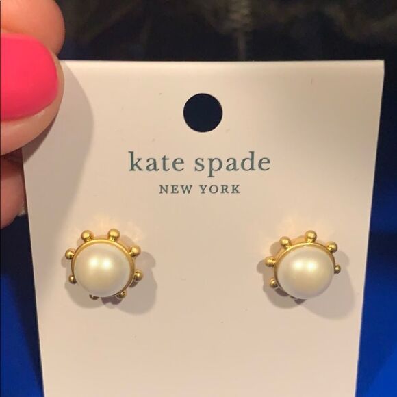 Pearl stud earrings  - Picture 4 of 5